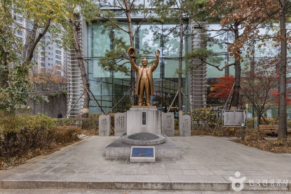 Statue of Haegong Sin Ik-hee