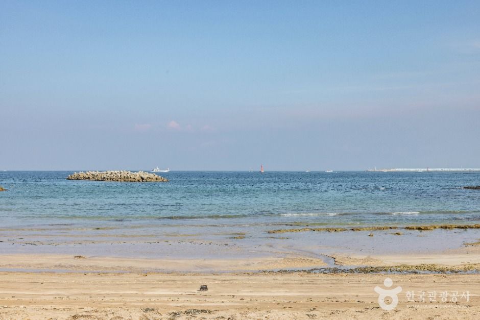 Jongdal-ri Beach