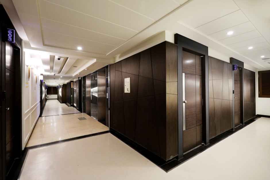 화성_월드관광호텔_로비 (1).jpg