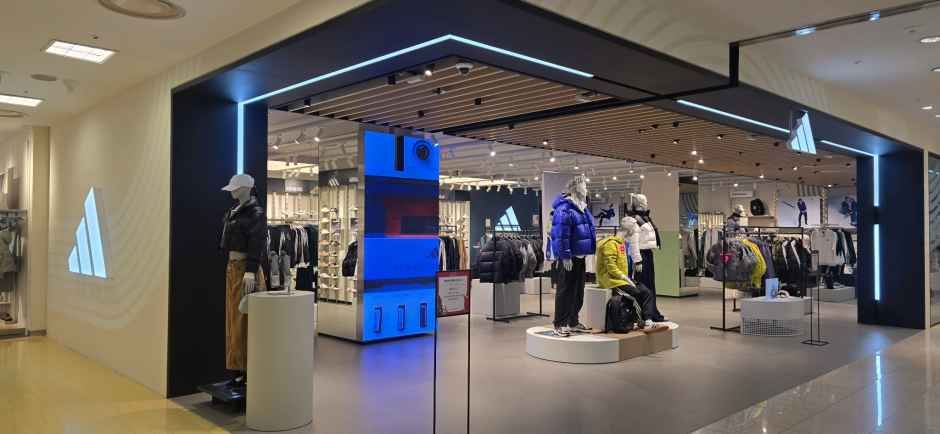 아디다스 신세계백화점 마산점