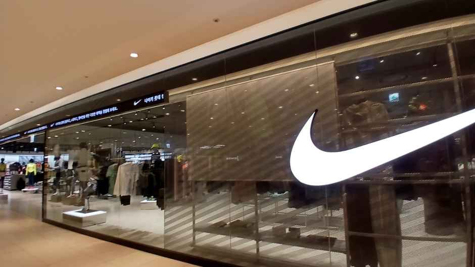 Nike - Lotte Department Store Cheongnyangni Branch [Tax Refund Shop] (나이키 롯데백화점 청량리점)