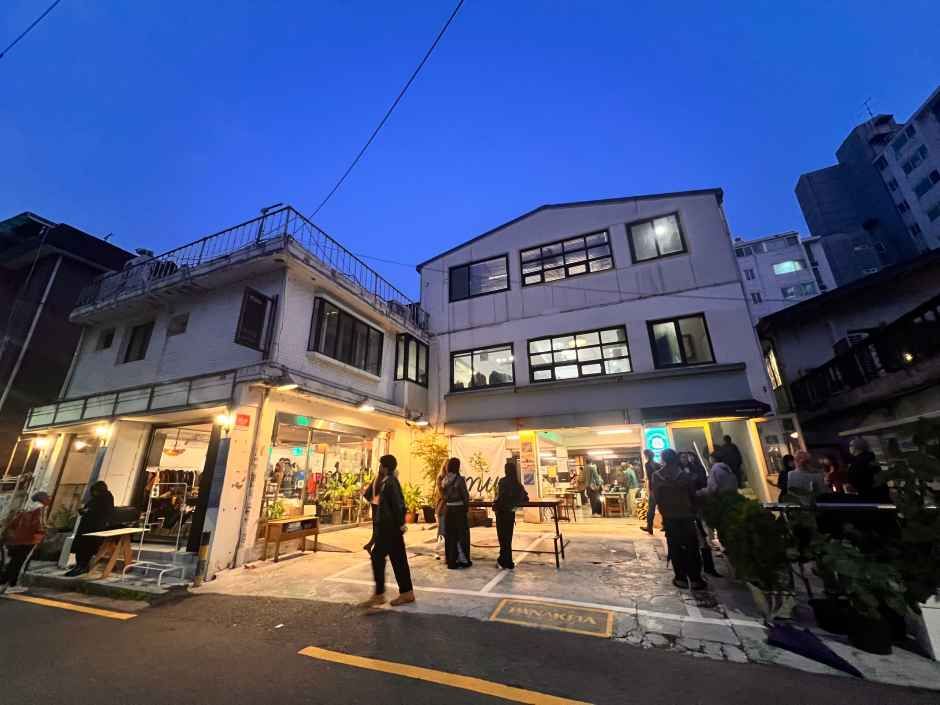 무대륙 - 서울특별시 마포구 토정로5길 12 (합정동) 관광 명소