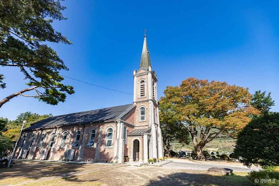 龙召幕天主教堂