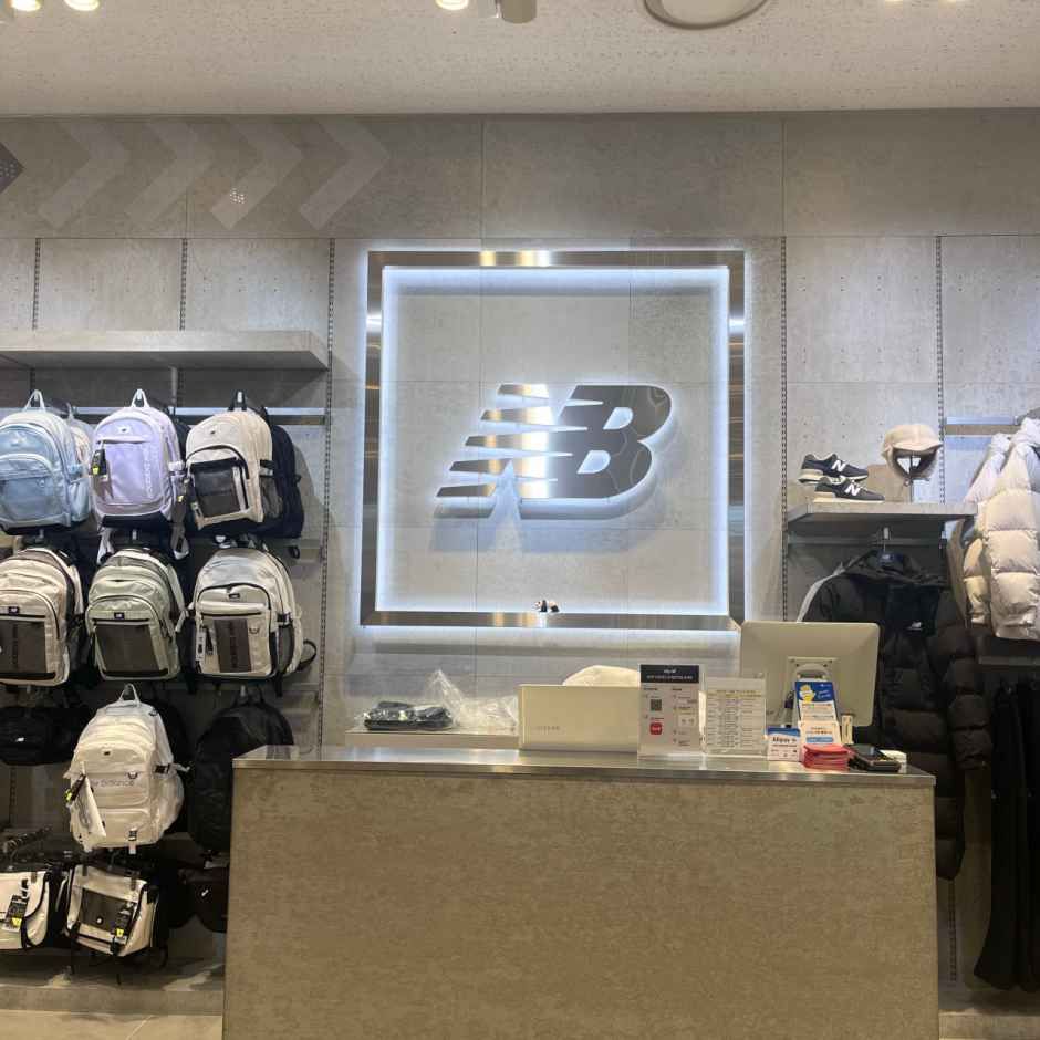 [事後免税店] New Balance（ニューバランス）・ロッテモールクンサン（群山）店(뉴발란스 롯데몰 군산점)