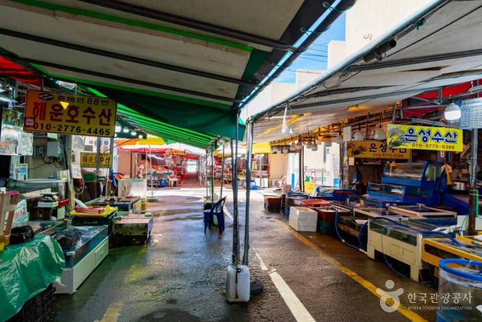 태안_백사장 어촌계 수산시장 (3).jpg