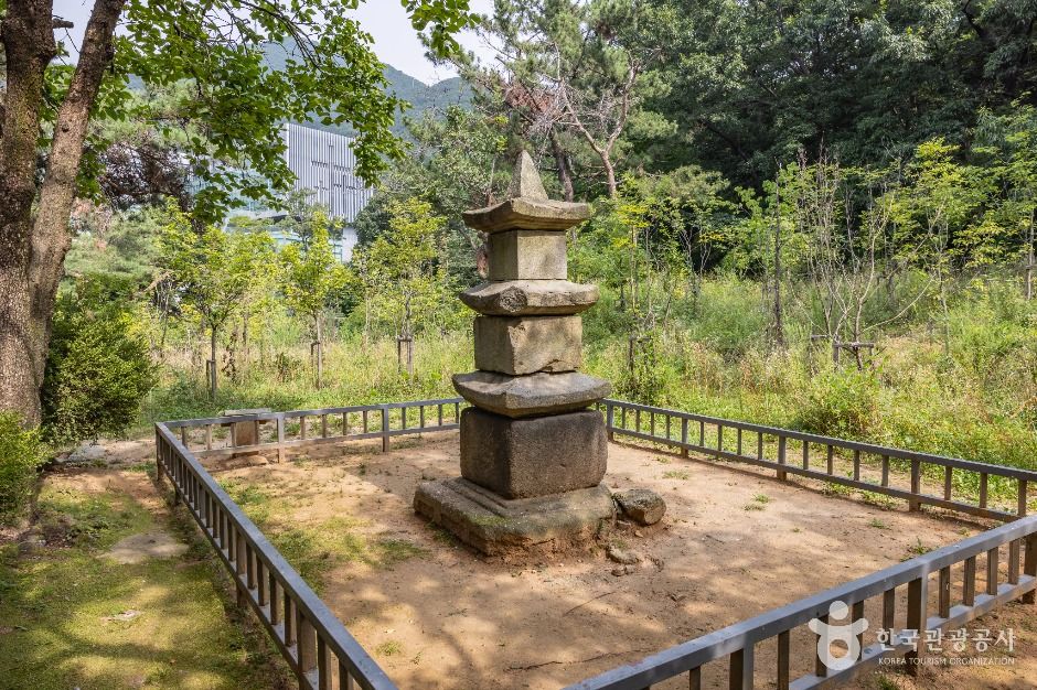 奉日寺址三層石塔