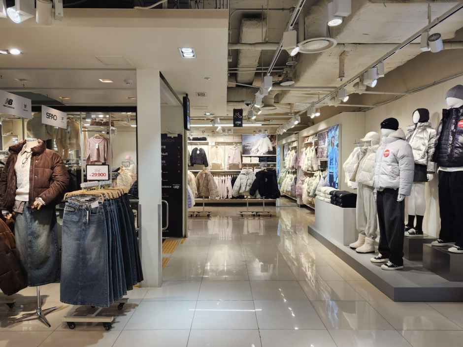 Spao - Sinchon Branch [Tax Refund Shop](스파오 신촌점)