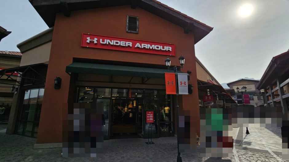 安德玛 新世界Simon高级奥特莱斯 釜山店