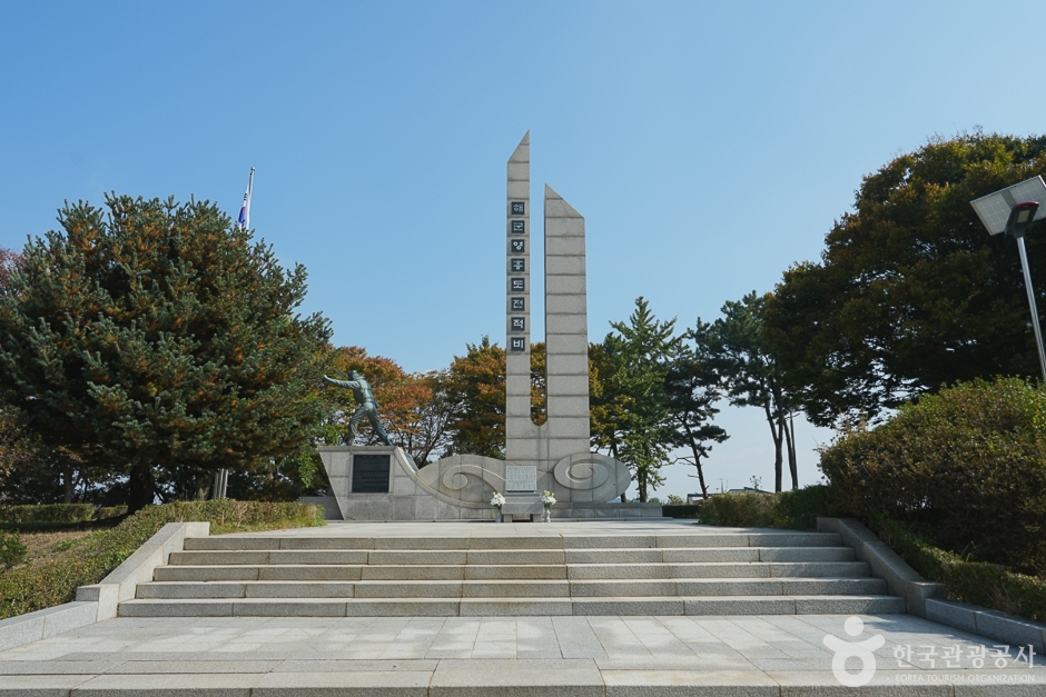 Navy Yeongheungdo Battle Memorial Stone