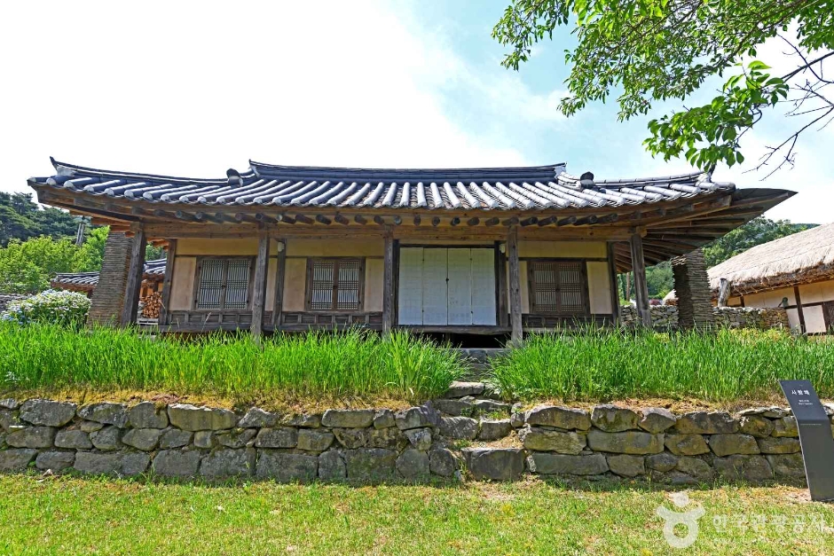 Asan Yonggungdaek House