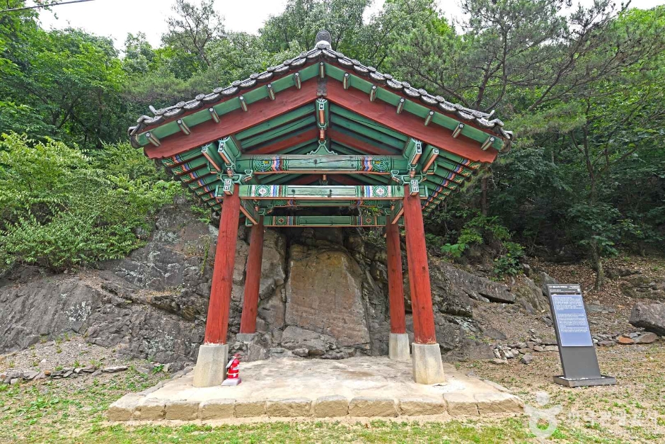 鎮川 太和四年銘 磨崖如来立像