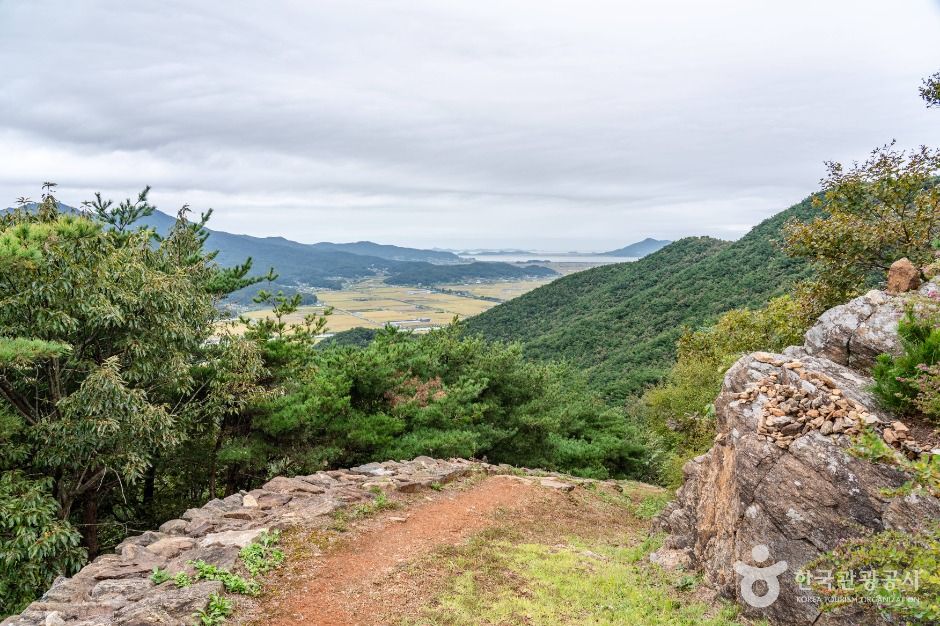 鼎足山