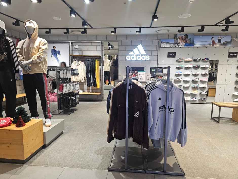 Adidas Lotte Department Store Ansan Branch