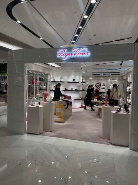[事后免税店]罗杰维维亚 乐天百货蚕室AVENUEL店(로저비비에 롯데백화점 잠실 에비뉴엘점)