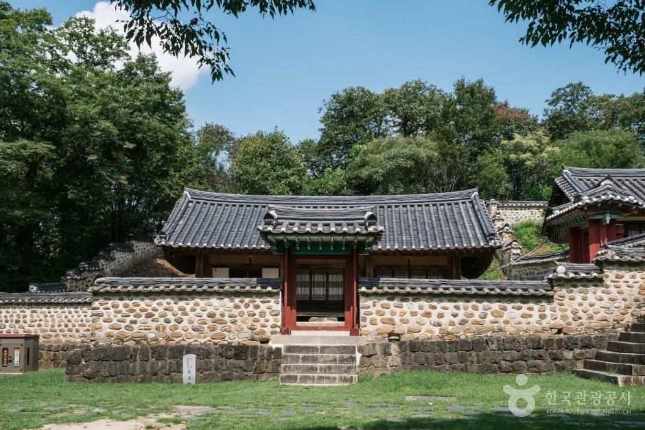 경기_연천_숭의전지_외부_3.jpg