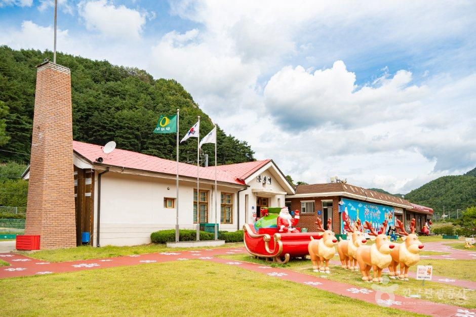 백두대간의 정기가 흐르는 봉화, 색다른 매력을 찾는 여행_경북_봉화_분천 산타마을_3.jpg
