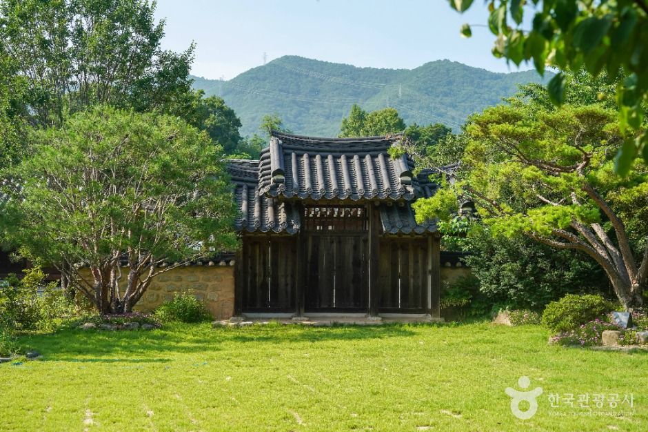 Hancheon Seowon