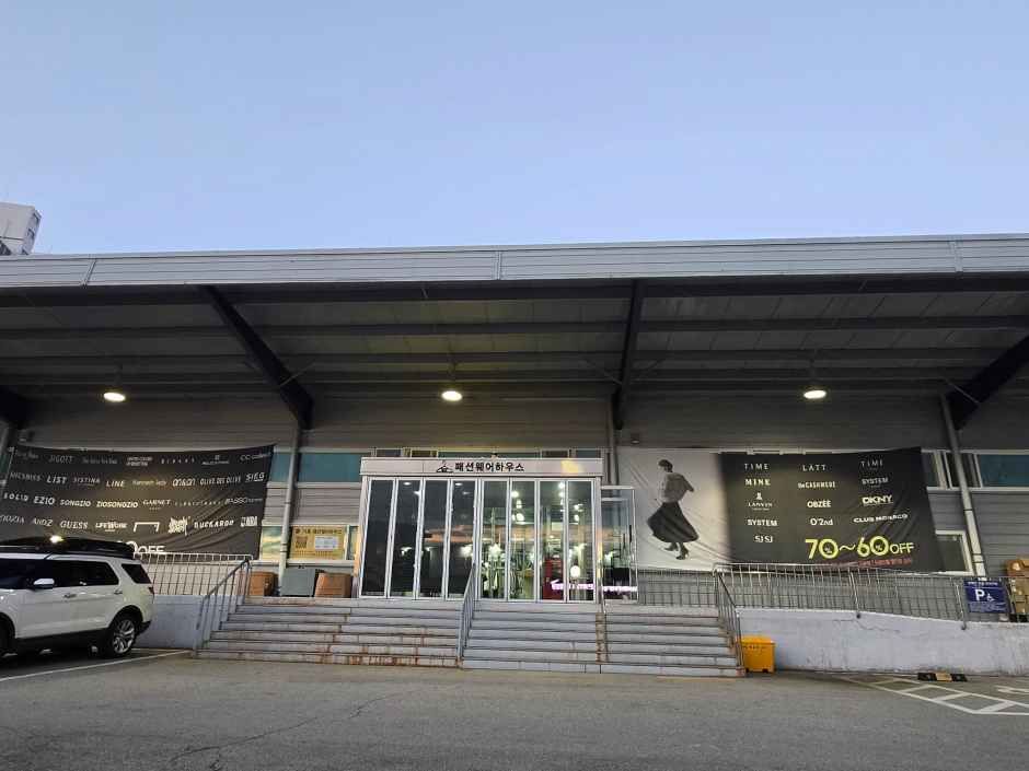 Fashion Warehouse