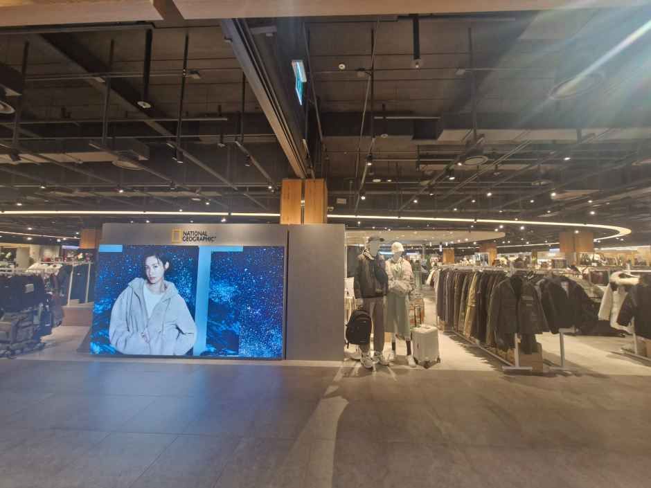 National Geographic 现代高级奥特莱斯 金浦店