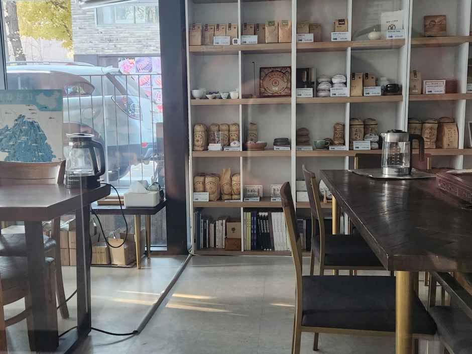 G.U. Tea Seogyo Branch [Tax Refund Shop](지유명차 서교점)