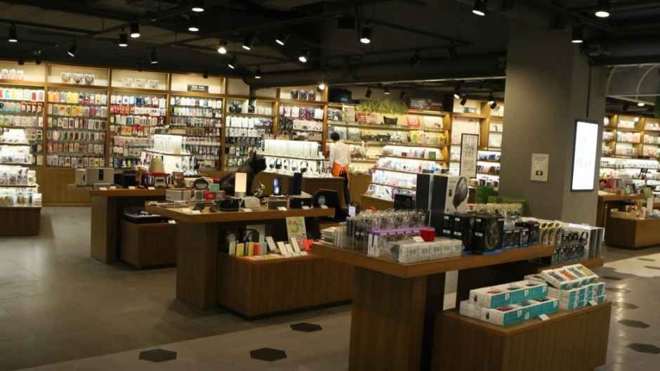 핫트랙스 현대아울렛 동대문점