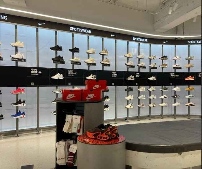 Nike Hongdae Branch[Tax Refund Shop](나이키 홍대점)
