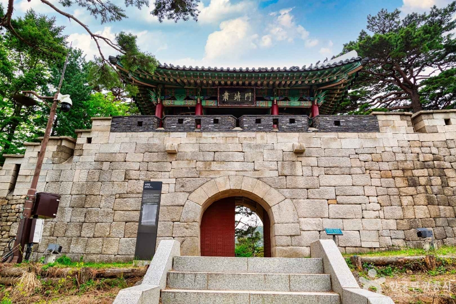 北岳山 肃靖门