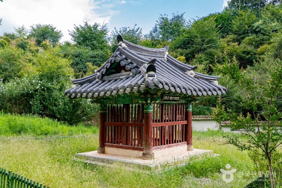 孝子金福圭・金基鍾旌閭碑および旌表板