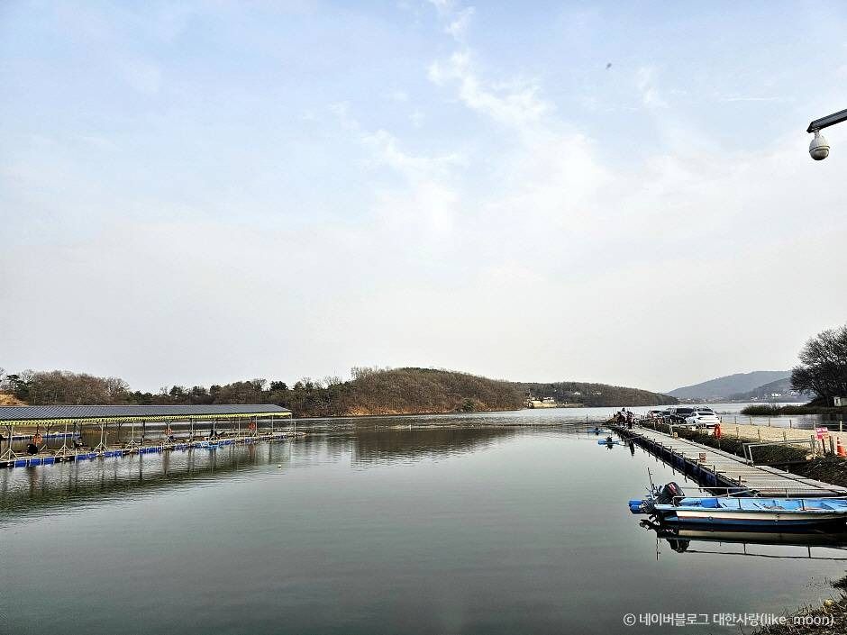 Giljeong Fishing Pond