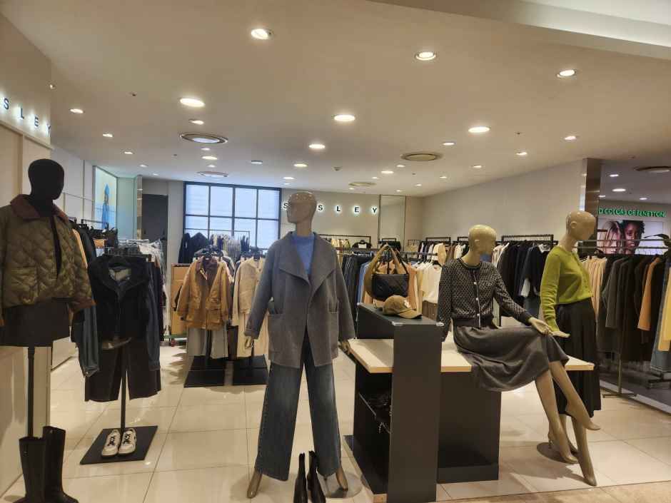 Sisley 现代奥特莱斯 加山店