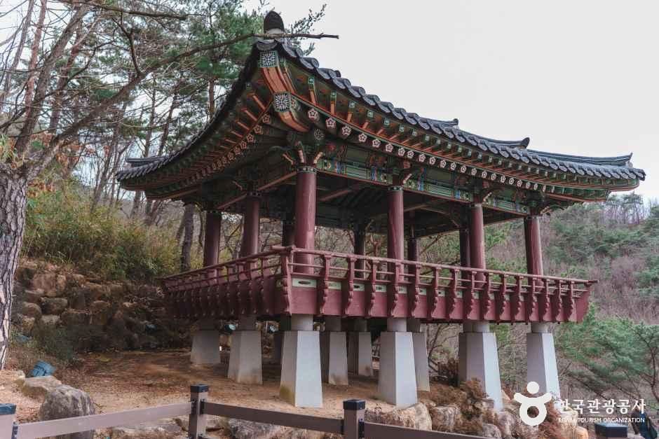 臨鏡台