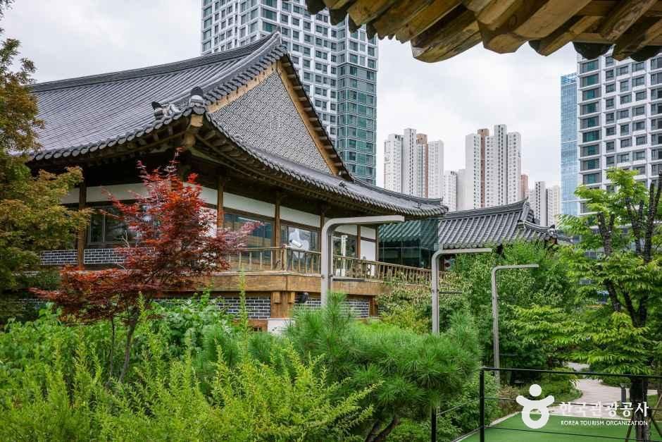 Songdo Hanok Village