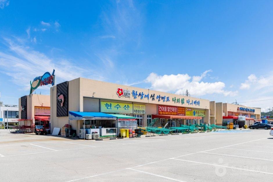 태안_백사장 어촌계 수산시장 (7).jpg