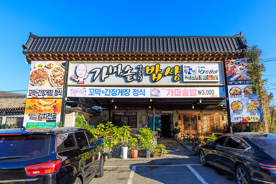 大锅 铜盆饭桌