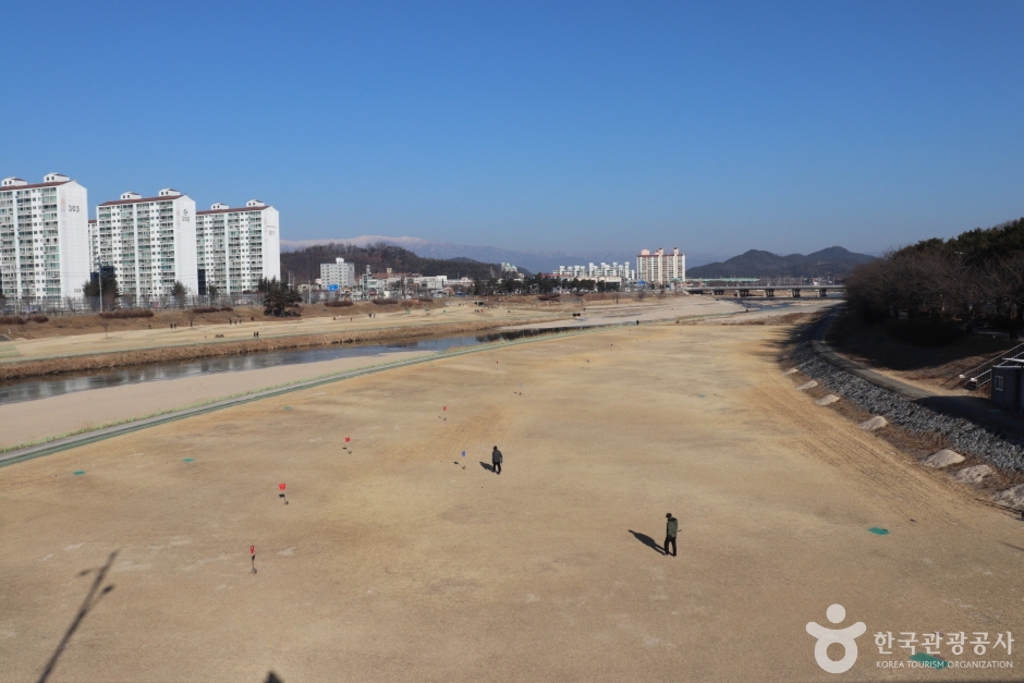 西川河川敷（栄州）