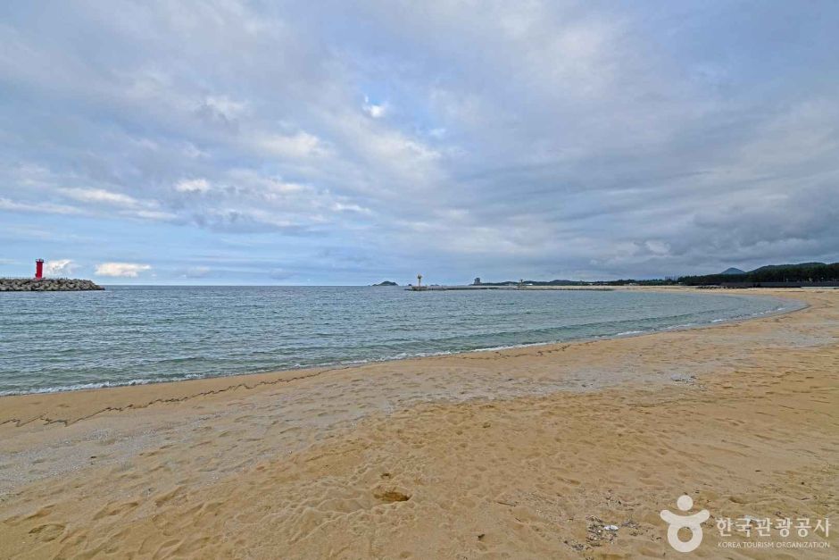 Пляж Конхёнчжин 1-ри (공현진1리해변)