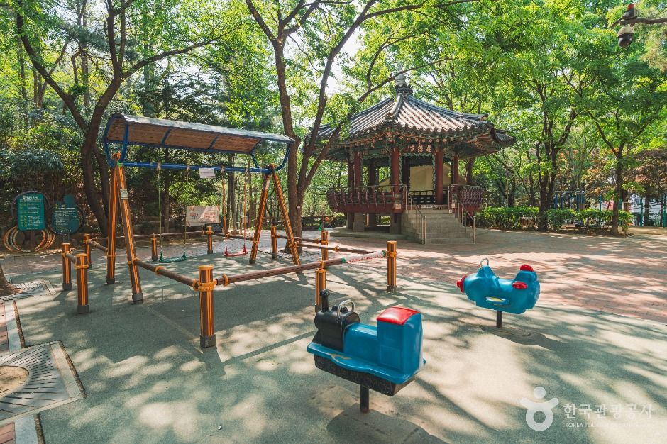 鹤洞近邻公园
