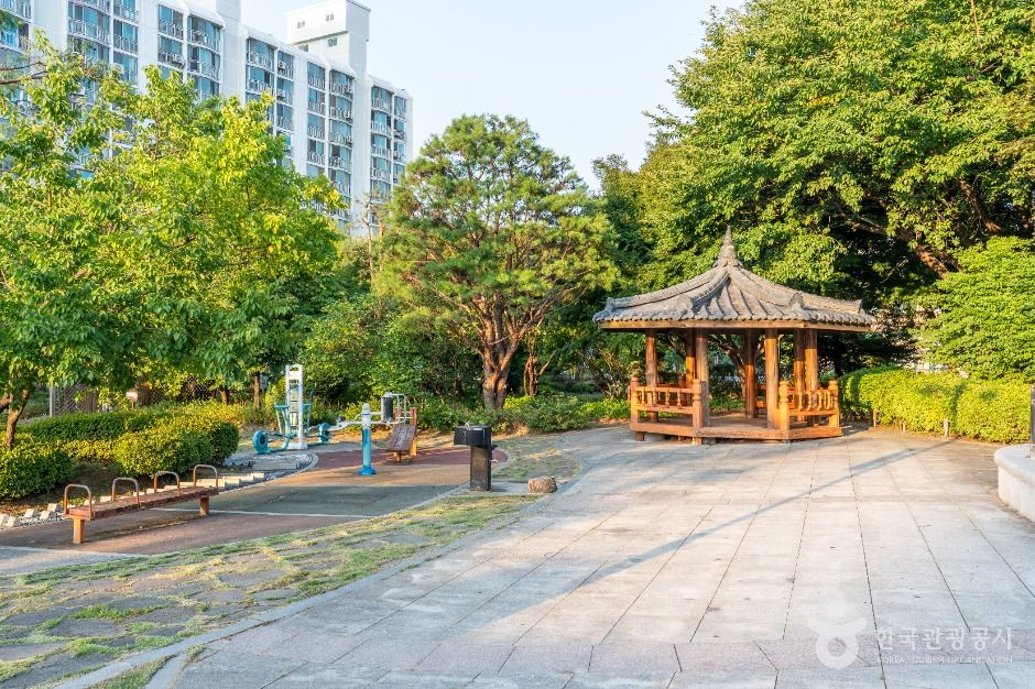 徳洞山近隣公園