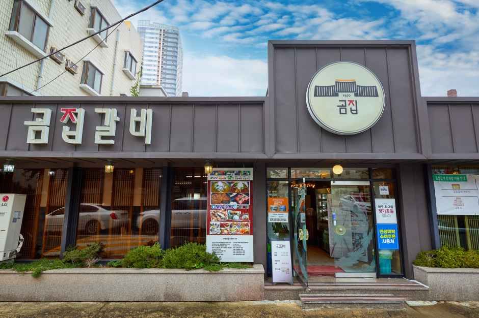 コムジプカルビ（곰집갈비）