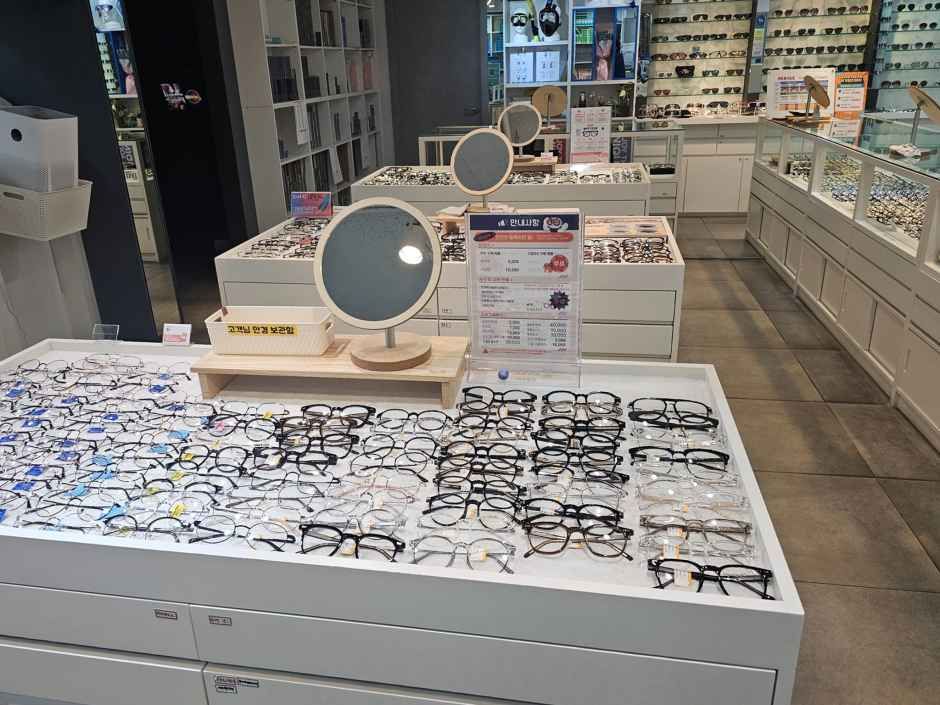 [事後免税店]ウトゥム50眼鏡・アンサンジュンアン（安山中央）店(으뜸50안경 안산중앙점)