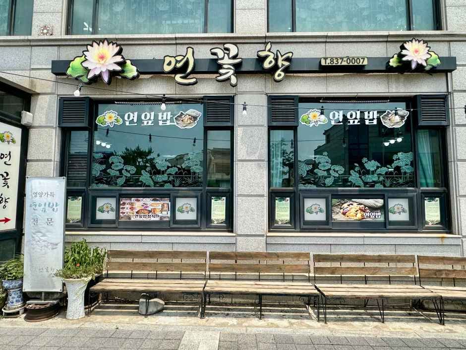 お店の外には