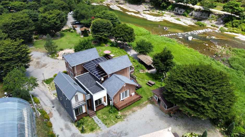 화천_향기나라사랑이펜션_외부전경 (1).jpg