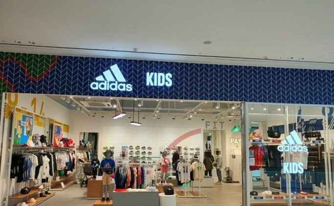 [事後免税店] adidas（アディダス）キッズ・スターフィールドアンソン（安城）店(아디다스키즈 스타필드 안성점)