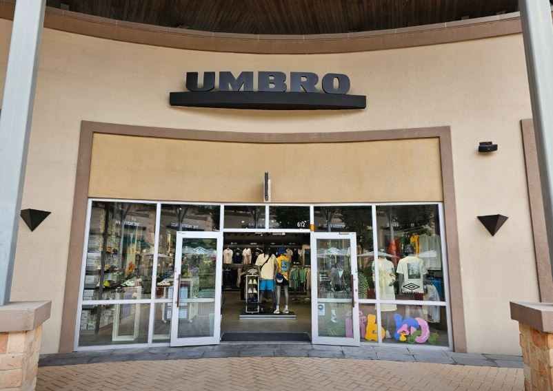 [事後免税店] UMBRO（アンブロ）・新世界サイモンプレミアムアウトレットヨジュ（驪州）店(엄브로 신세계사이먼프리미엄아울렛 여주점)