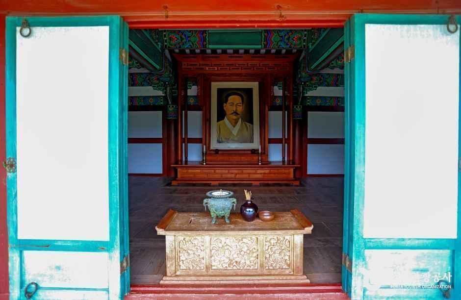 충남_홍성_김좌진장군 사당_외부_7.jpg