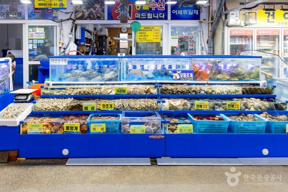태안_모항항수산물직판장 (8).jpg