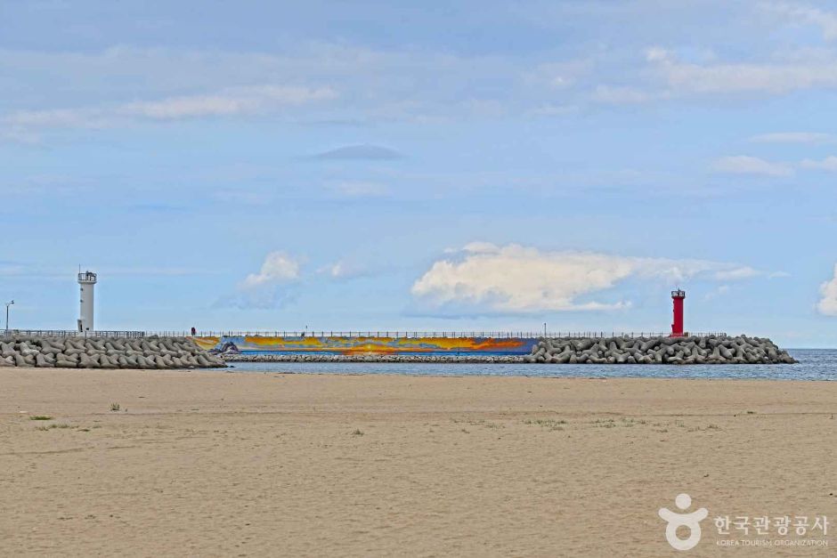 Пляж Конхёнчжин 1-ри (공현진1리해변)