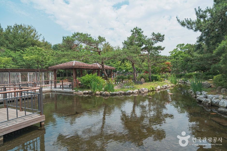 Banghwa Neighborhood Park