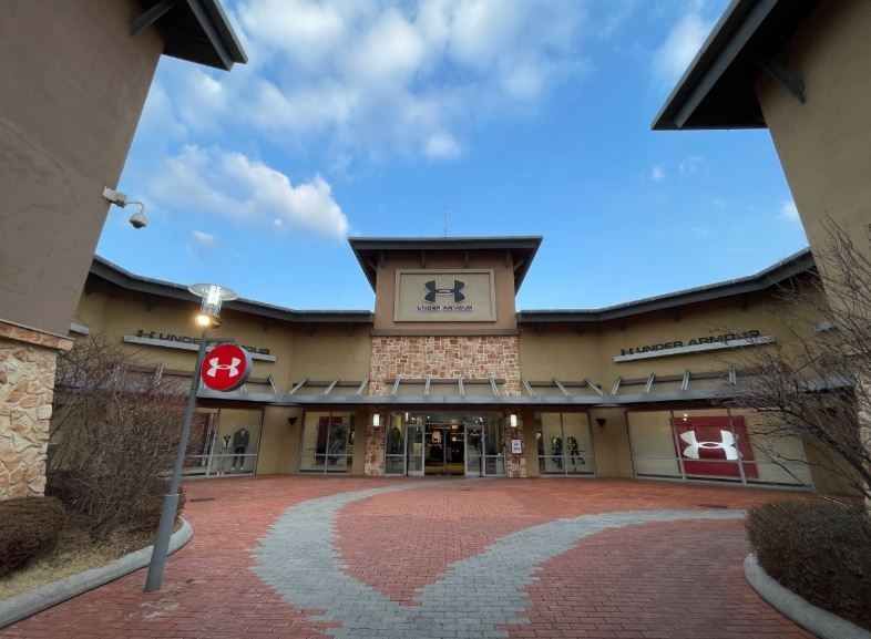 [事後免税店] UNDER ARMOUR（アンダーアーマー）・新世界サイモンプレミアムアウトレットヨジュ（驪州）店(언더아머 신세계사이먼프리미엄아울렛 여주점)