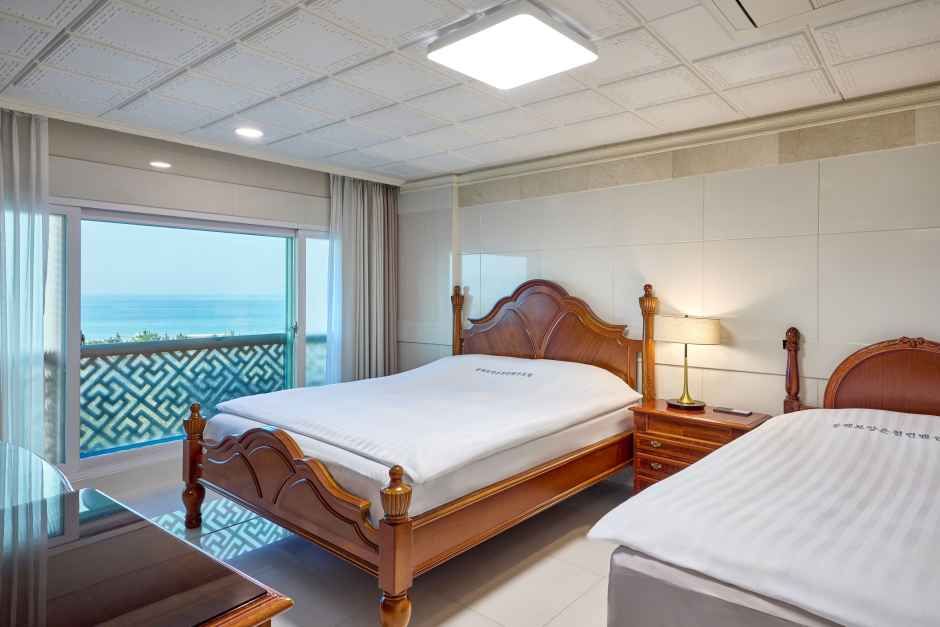 Отель Donghae Medical Spa Convention Hotel (동해보양온천컨벤션호텔)